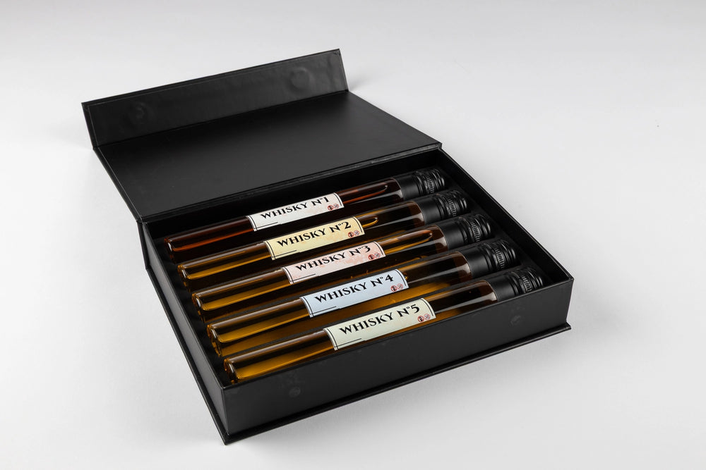 Coffret dégustation 5tubes de whisky ouvert